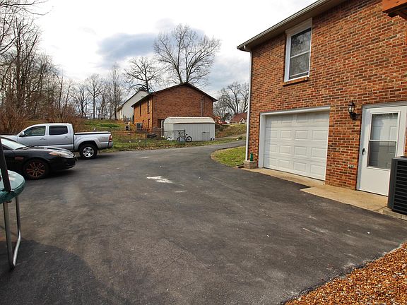 4th image of 408 Newman Dr