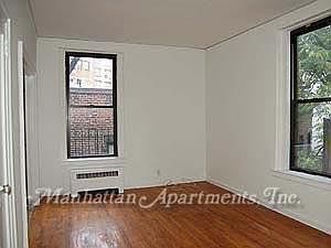 4th image of 37 W 13th St