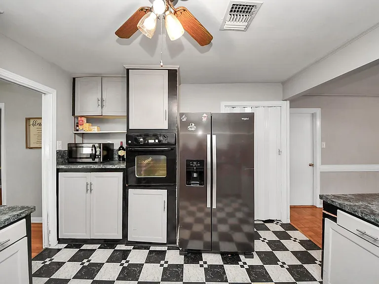 2601 Holly St — Photo 6