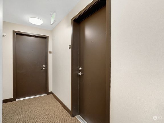 2nd image of 425 Vine Street #621