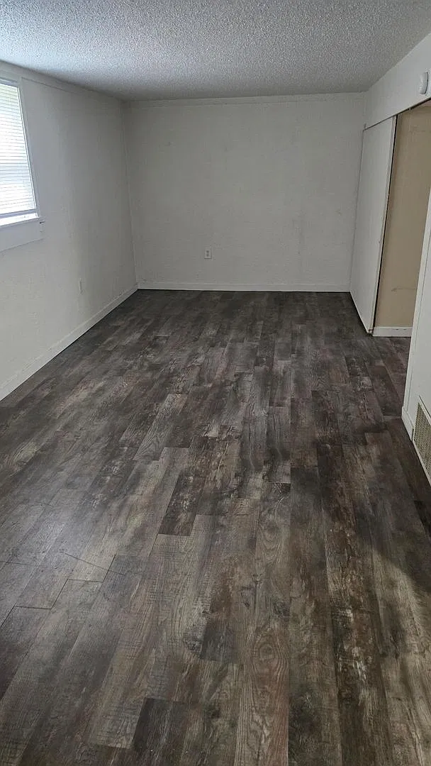 Charming 1-Bedroom Apartment in a Quaint Small Town! — Photo 2