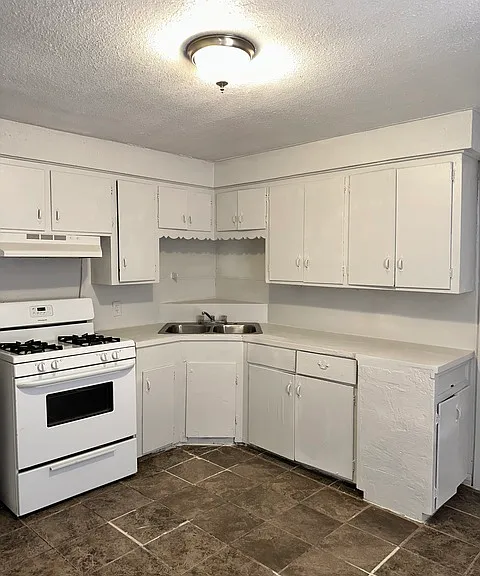 105 Morrill Ave — Photo 2