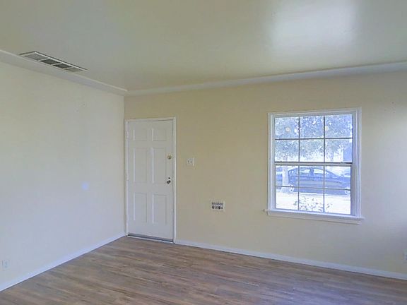 4th image of 5816 Redman Ave