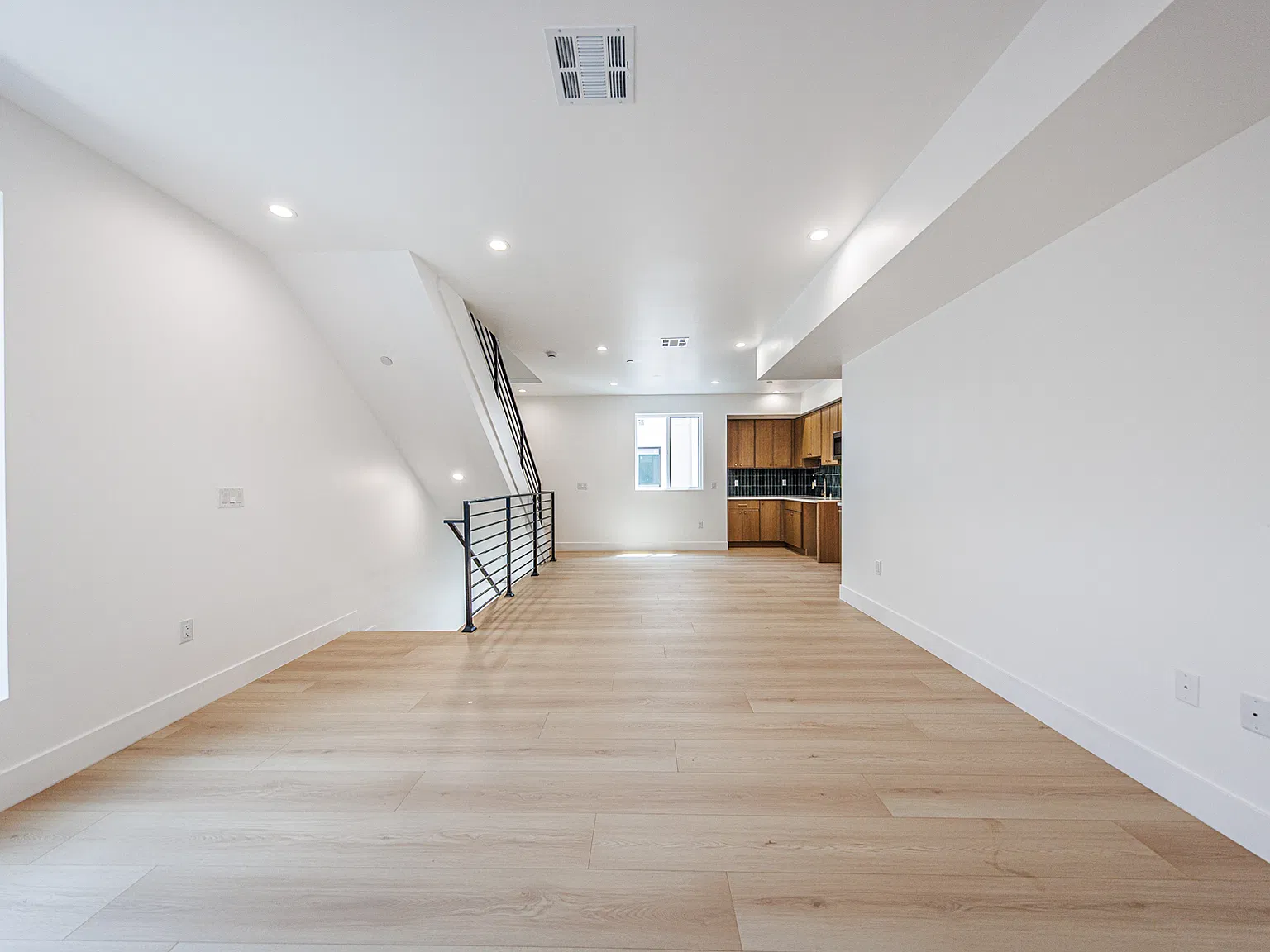 Whitworth Dr, Los Angeles — Photo 3
