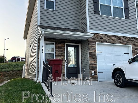 3rd image of 1077 Hammett Rd