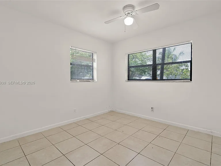 501 SW 9th St #1-2 — Photo 13