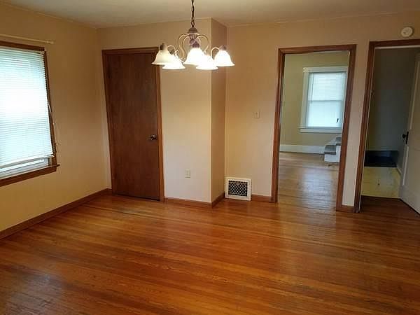 1st image of 1606 Poplar St