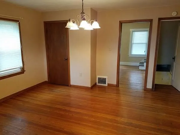 1606 Poplar St photo 1