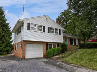 215 Main St, Akron, PA 17501