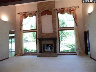 4th image of 800 Village Trl