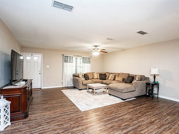 5th image of 802 S Orchid Dr