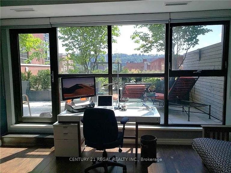 112 King St E #414 — Photo 5