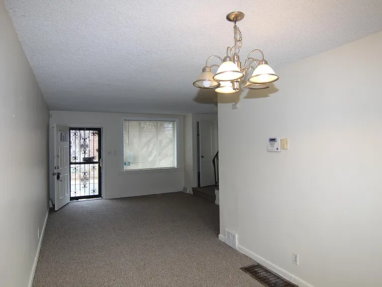 4512 Robbins Ave — Photo 3