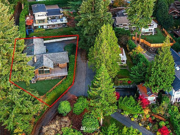 Wonderful Community of homes down a private lane