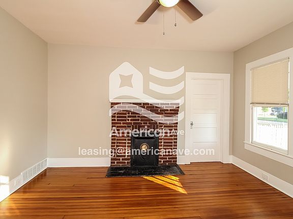 4982_004_wm_-_living_room_12980546.jpg
