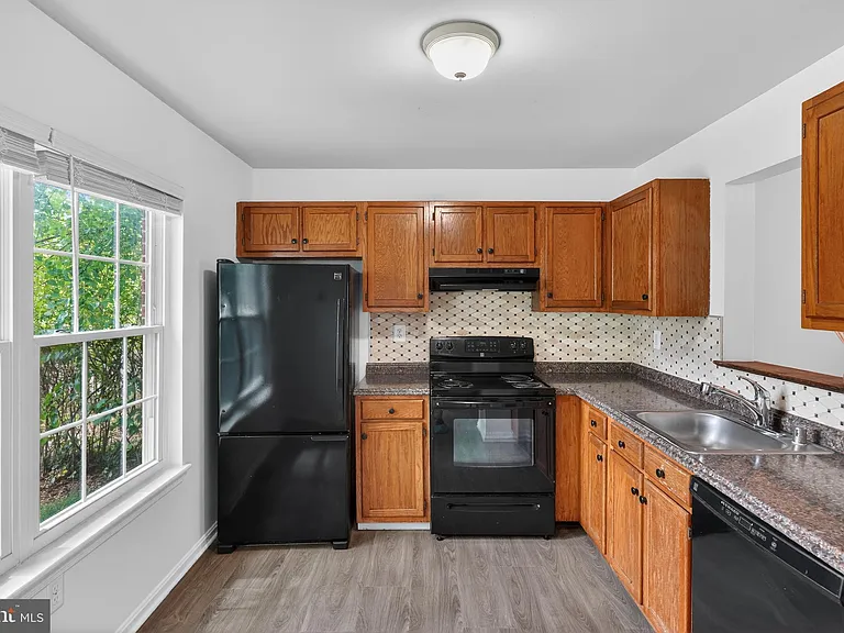 1015 Saint Michaels Dr — Photo 10