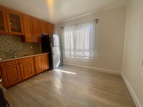 3rd image of 3221 Buchanan St #1