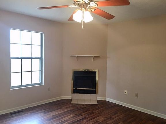 4th image of 642 Blackberry Ln