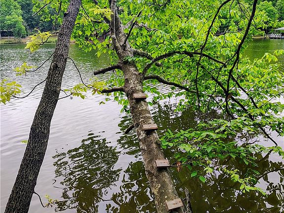 4th image of 140 Waterside Dr