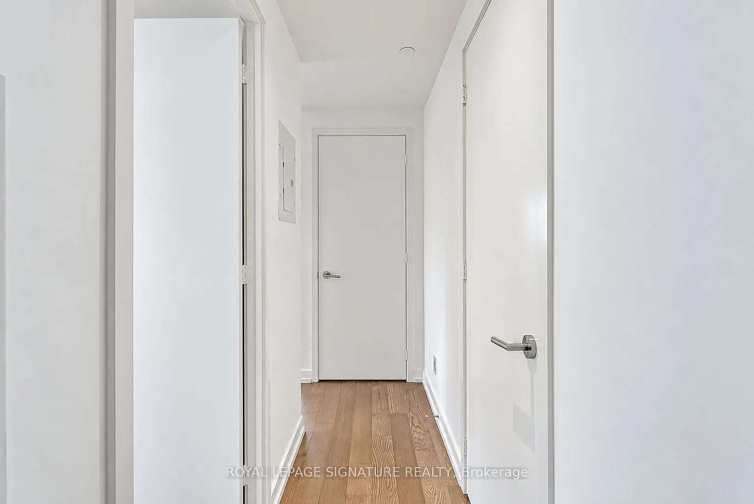 150 Redpath Condos — Photo 2