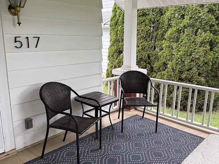 517 E Linn St — Photo 3