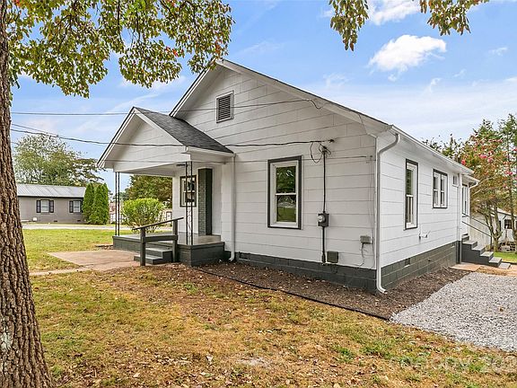 5th image of 104 Woodman St