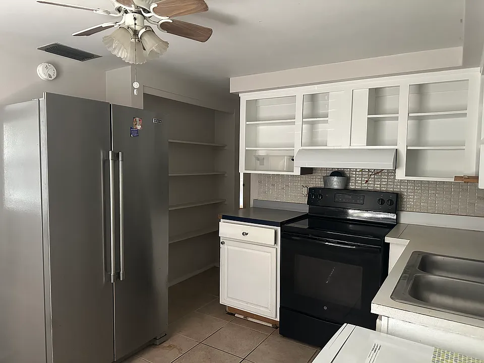 7023-7025 Aurora Dr #7023