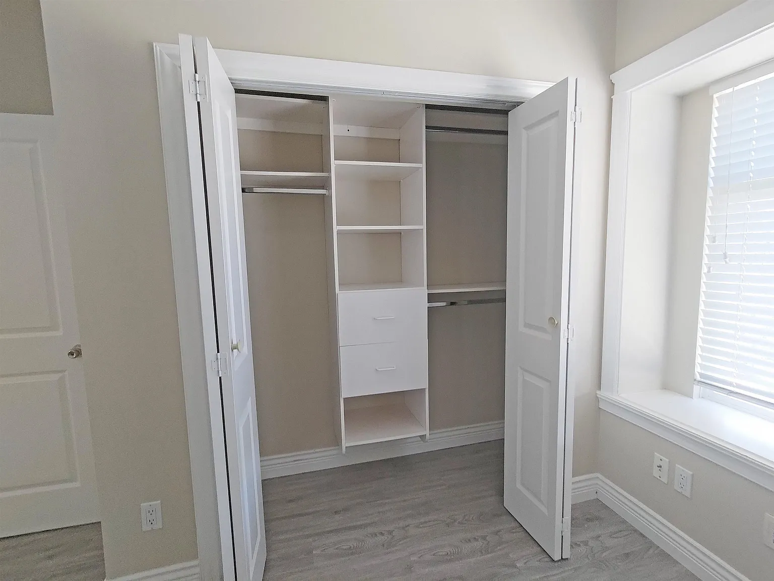 3 bed, 1000 sqft, $3,450 — Photo 2