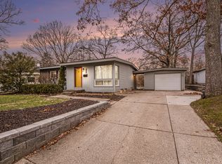 1027 40th St SW, Wyoming, MI 49509