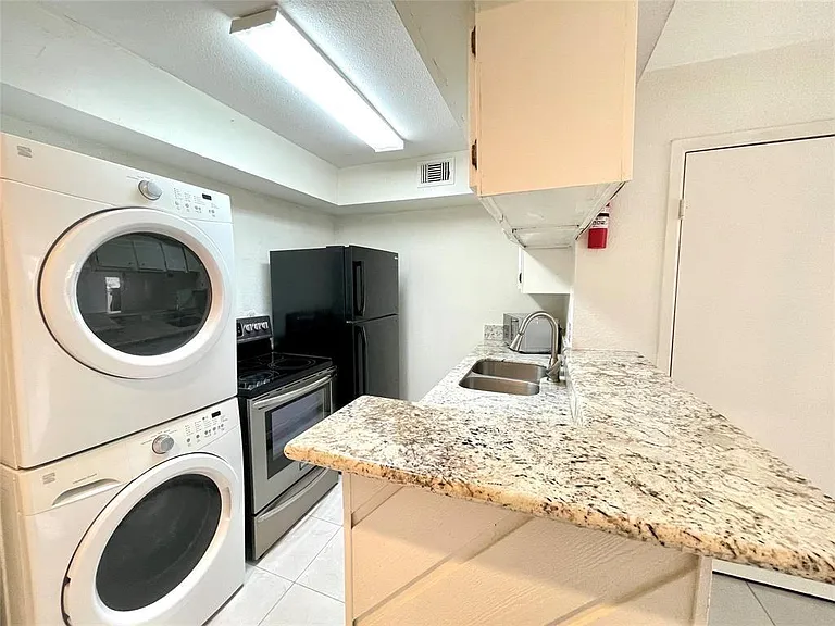 2100 Wilcrest Dr #123 — Photo 7