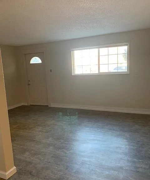 1570 W Dakota Ave — Photo 6