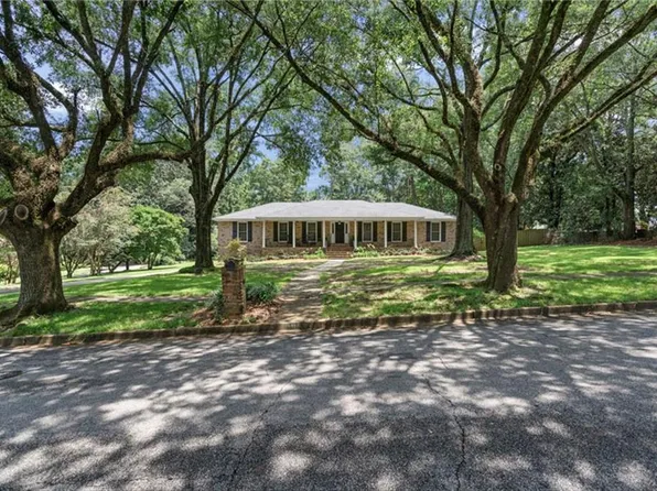 663 Ridgefield Rd, Mobile, AL 36608