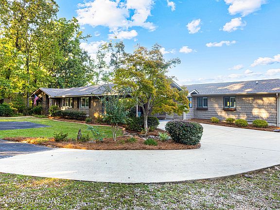 3rd image of 41 Bell Ln