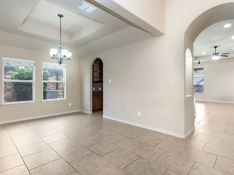 15606 Fox Ln — Photo 5