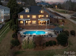 121 Pleasant Pointe Dr, Hickory, NC 28601