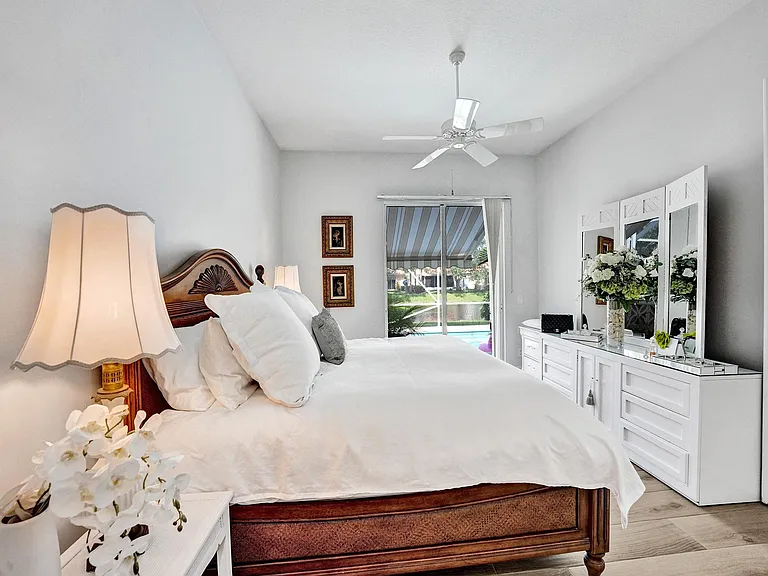 2697 James River Rd — Photo 15