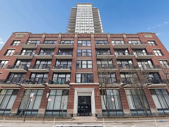 2nd image of 210 S Des Plaines St #602
