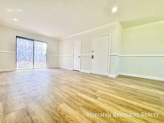 4th image of 6337 Whitsett Ave #19