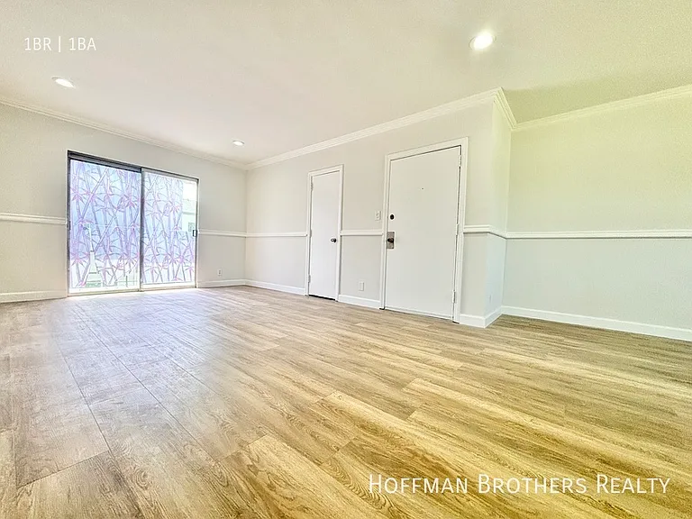 6337 Whitsett Ave #19 — Photo 4