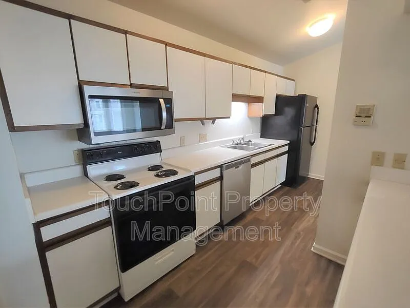 2 bed, 2.0 bath, 1100 sqft, $1,195 — Photo 2