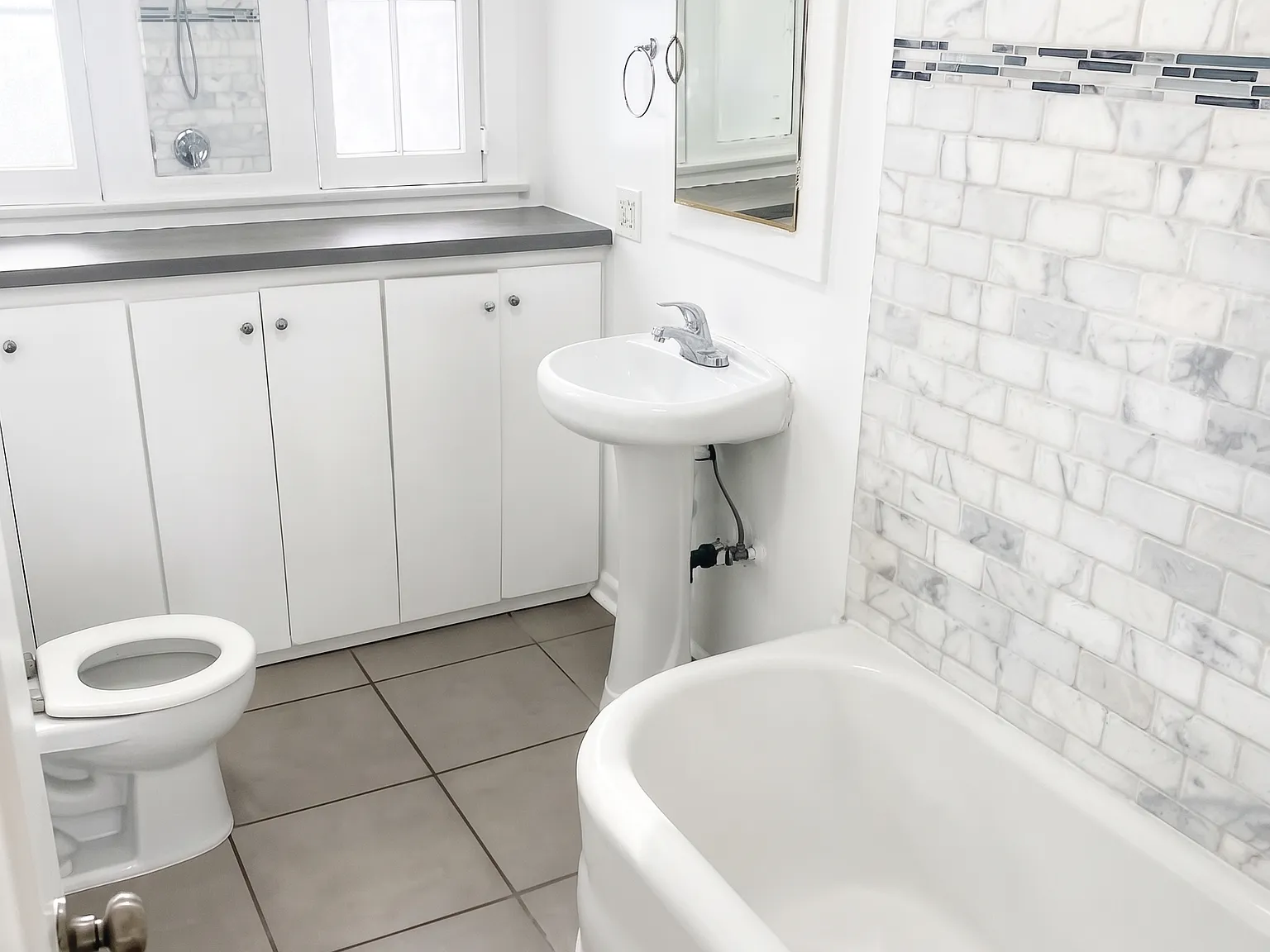 3 bed, 1.5 bath, 2200 sqft, $4,000 — Photo 2