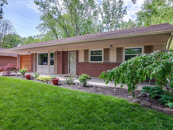 3rd image of 8507 Elmway Dr