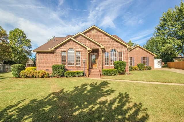 1st image of 402 Clubridge Ct