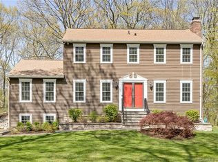 28 Carriage House Dr, Danbury, CT 06810