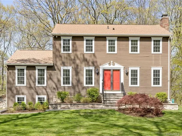 28 Carriage House Drive, Danbury, CT 06810