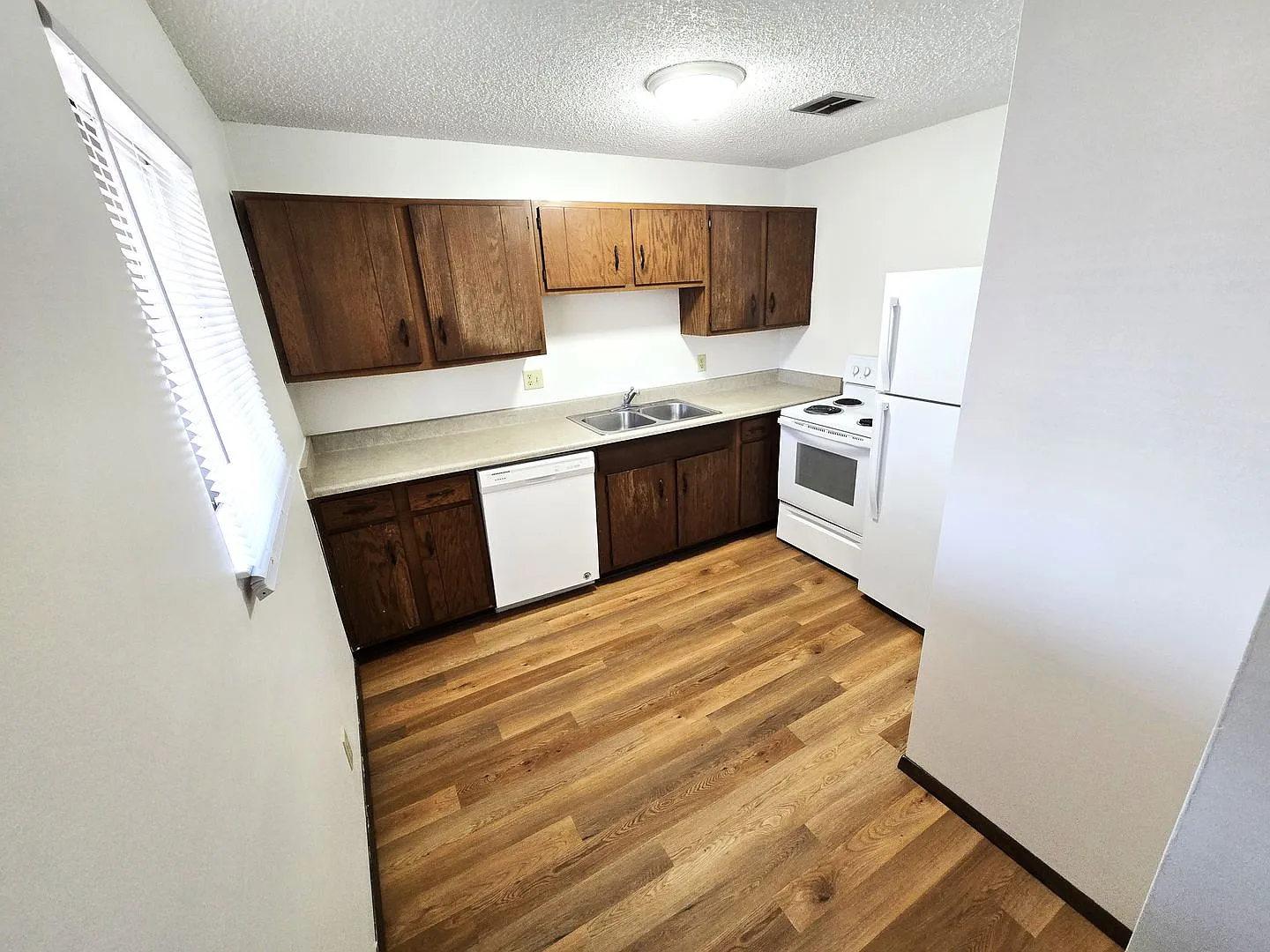 1113 B Street Apartments — Photo 3