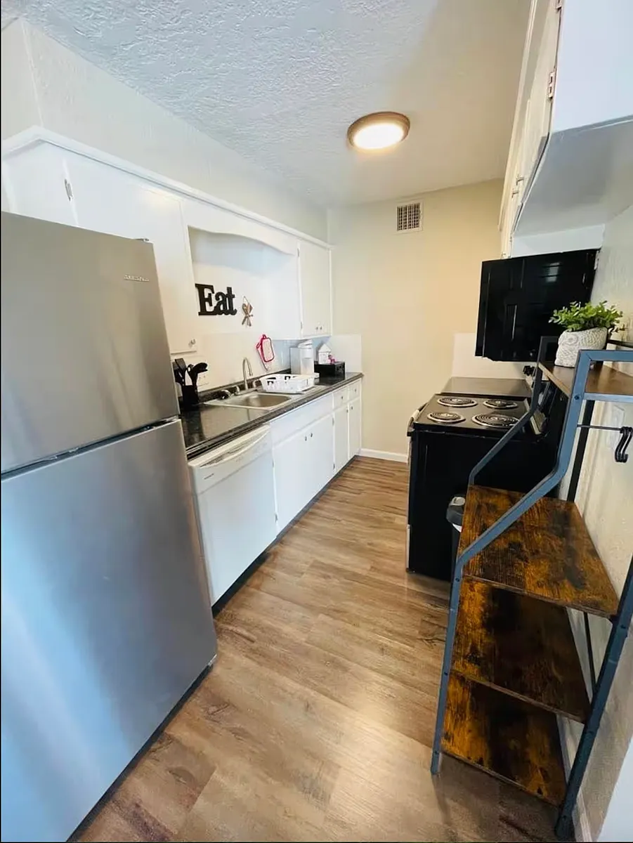 Building Photo - 6301 NW Oak Ave #1