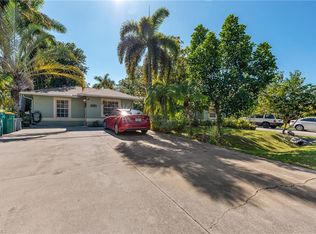 724 Pine Cone Ln, Naples, FL 34104