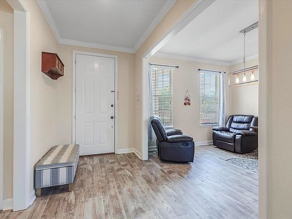 5th image of 3033 Dickinson Dr