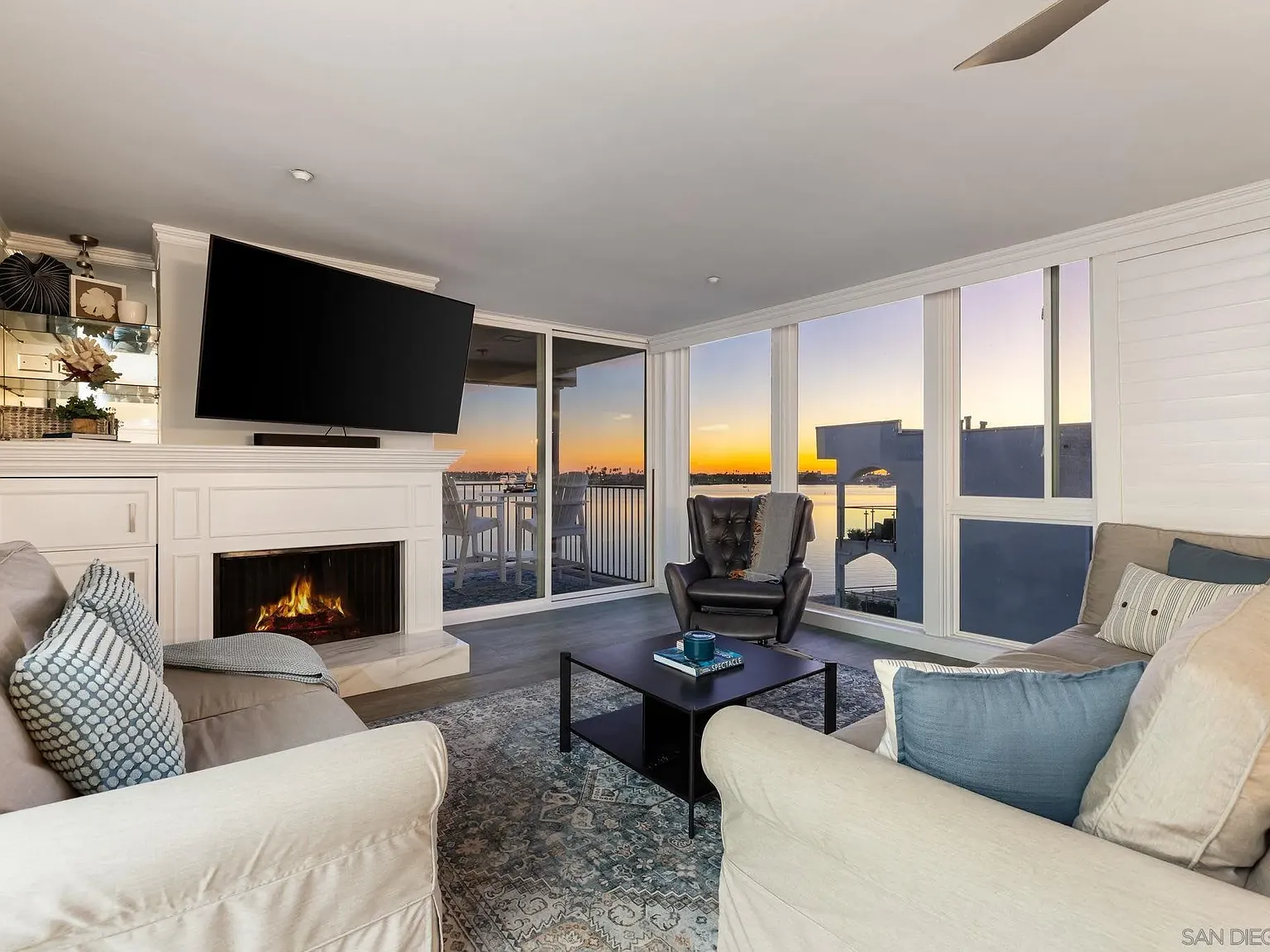 2 bed, 3.0 bath, 1261 sqft, $6,990 — Photo 4